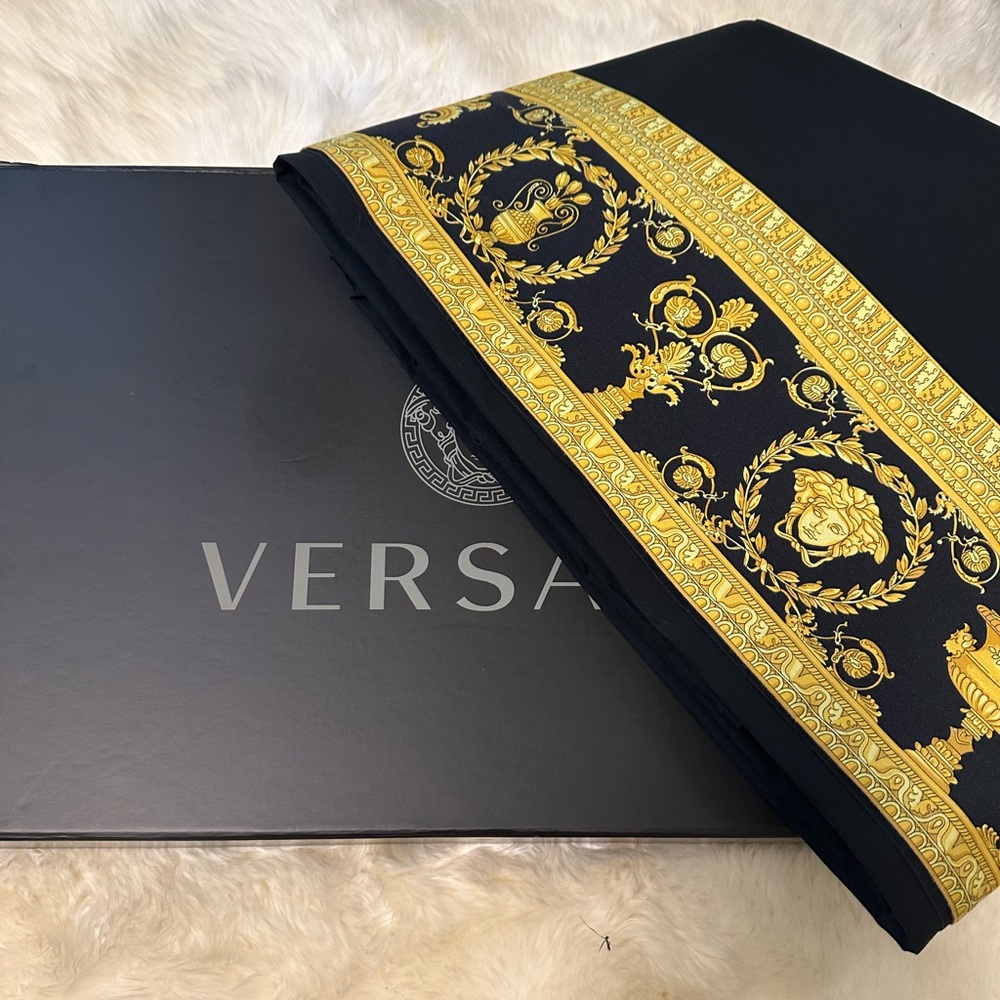 Versace King/Cali King sheet and pillow case set